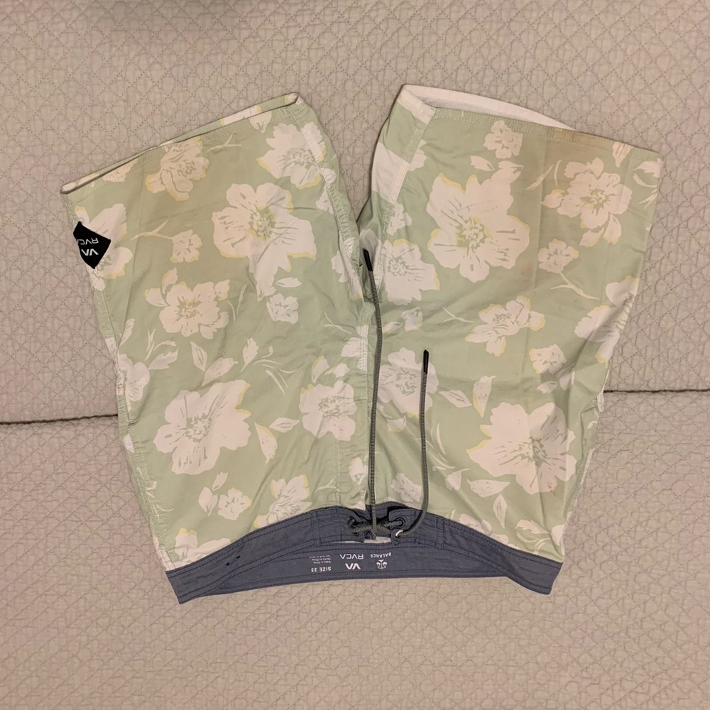 Men’s RVCA Board Shorts (Size 33)